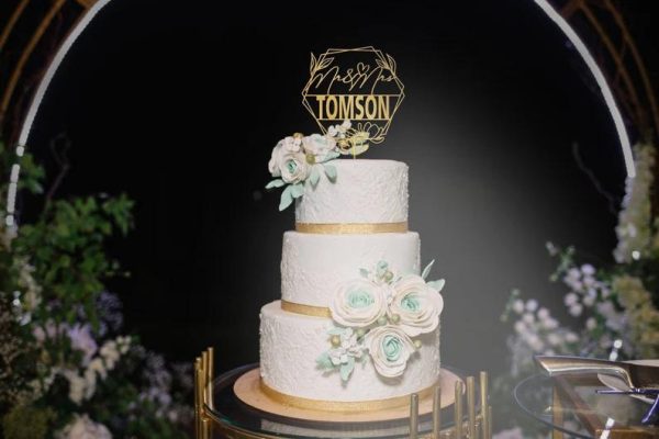 Personalized Mr & Mrs Wedding Cake Topper
