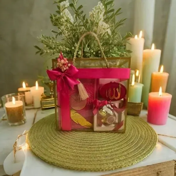 Elegant Islamic Gift Hamper (8) Elegant Islamic Gift Hamper